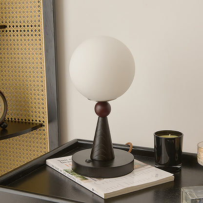 Decoratieve tafellamp van hout en glas in minimalistisch ontwerp