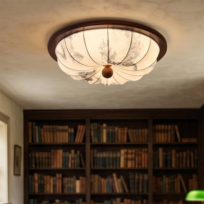 Plafondlamp met natuurlijke houtlook en zachte stoffen lampenkap