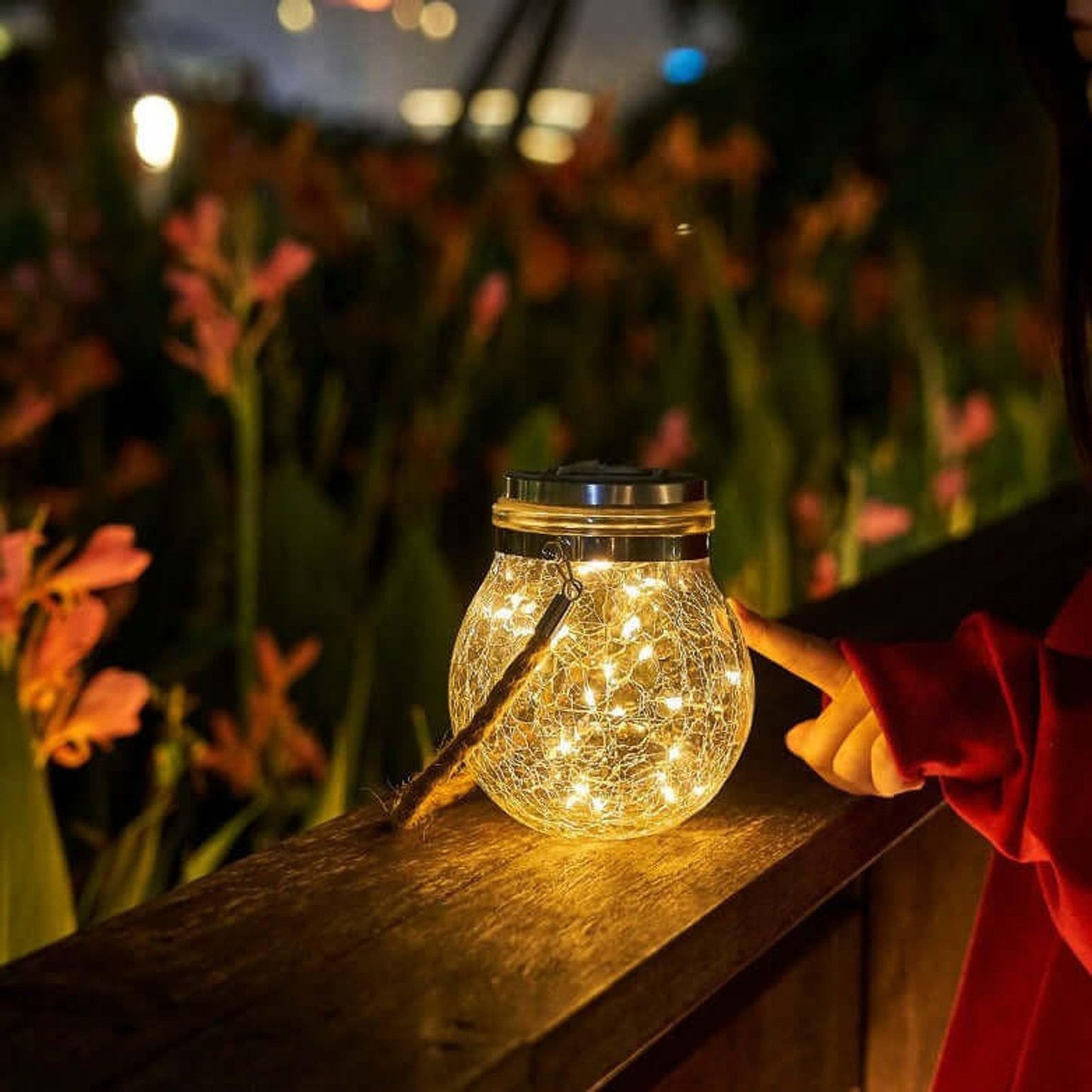 ontdek de magie van de nacht: 1+2 gratis solar glass lanterns!