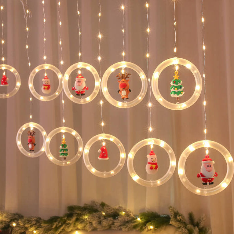 Hangende kerstversiering voor een feestelijke sfeer