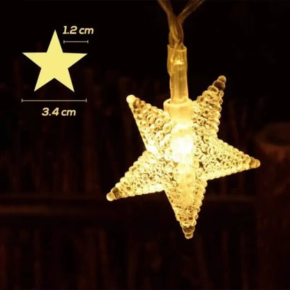 Detail van de stervormige LED-lampjes aan de kerstlichtslinger