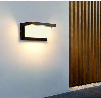 Moderne buiten wandlamp van aluminium in strak ontwerp