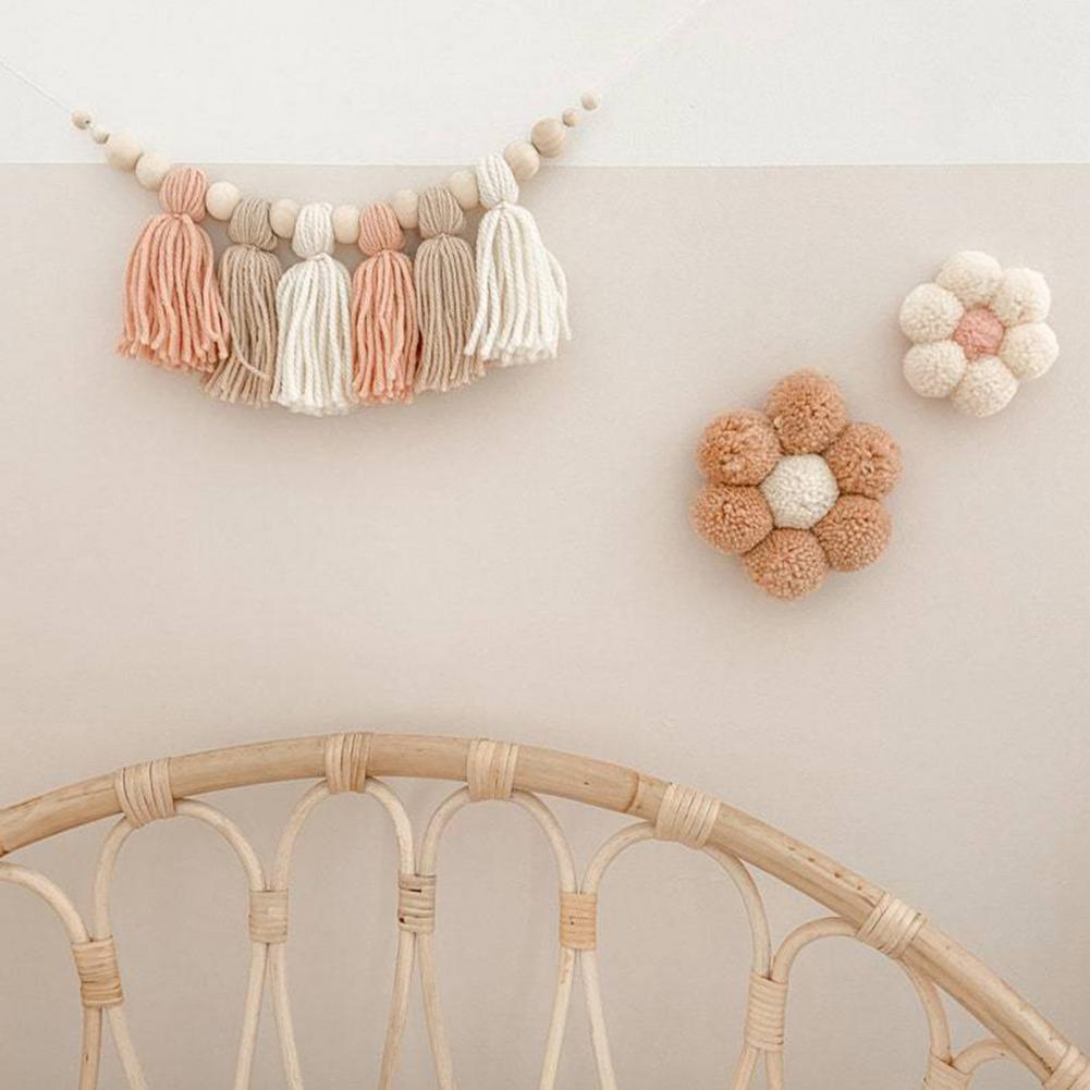 Decoratieve slinger met houten kralen voor de kinderkamer