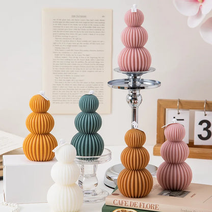 Decoratieve golfbalgeurkaars van dichtbij zichtbaar