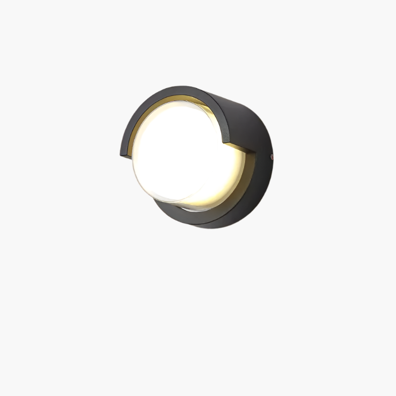 Vooraanzicht van een retro aluminium wandlamp voor buitengebruik