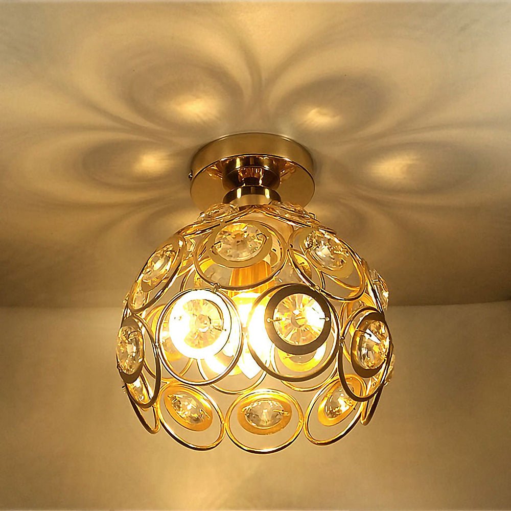 adembenemende luxe gouden bal hal plafondlamp voor een elegant interieur