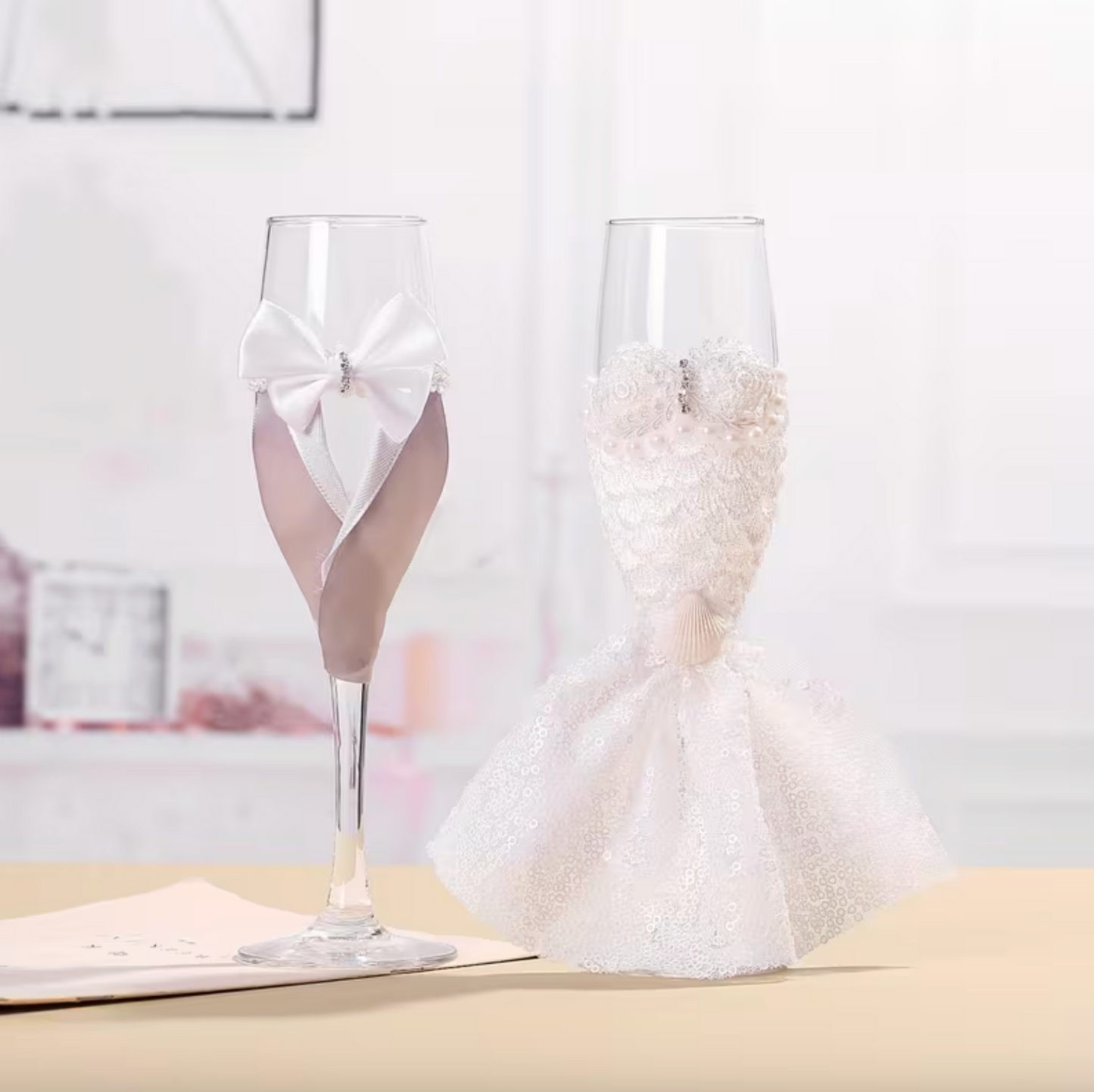 champagneglazen set van glas als decoratie op een feestelijke tafel