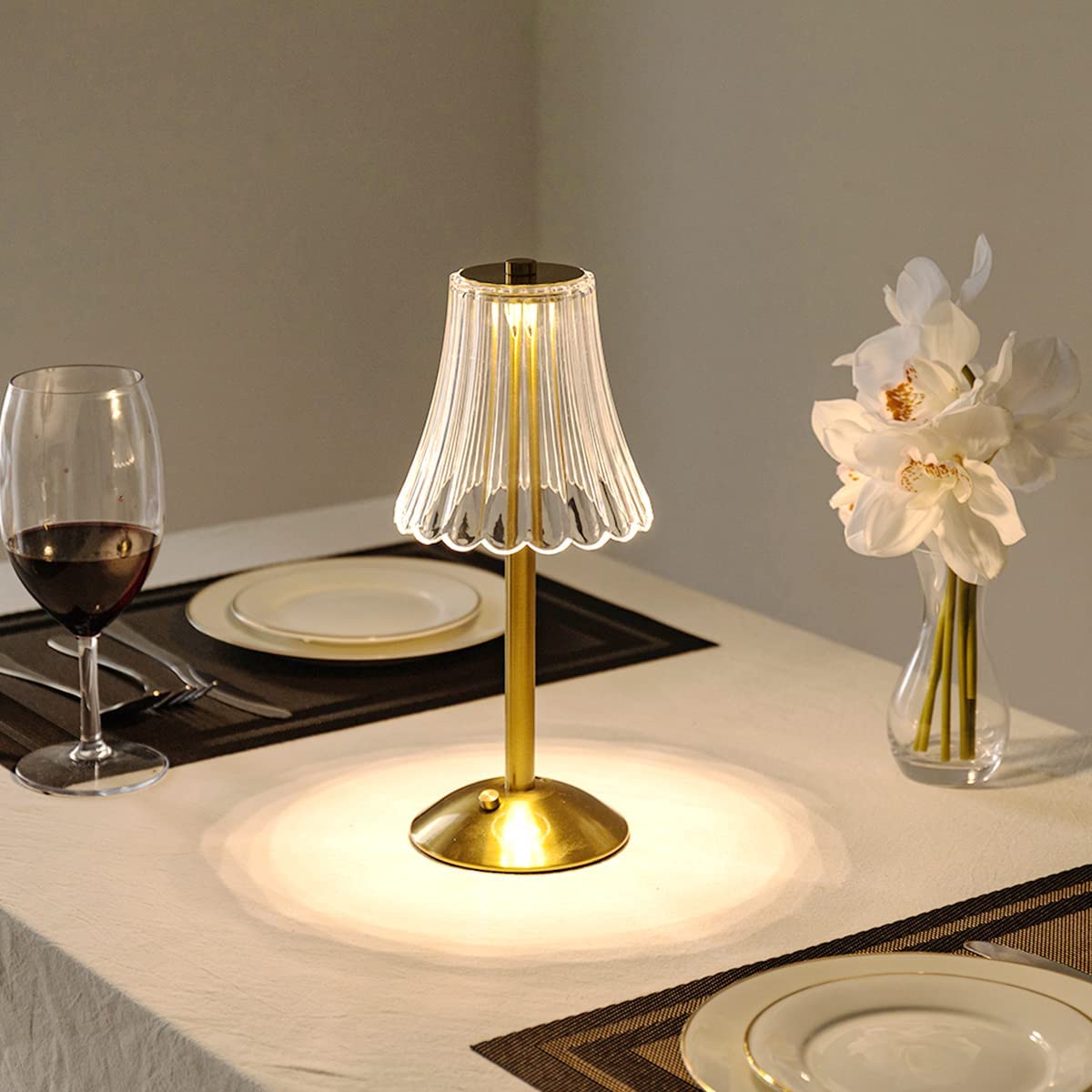 elegante gouden kristallen tafellamp voor een luxe sfeer