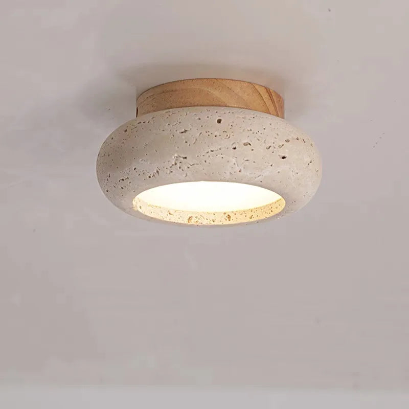 plafondlamp van travertin met houten detail en ingebouwde led
