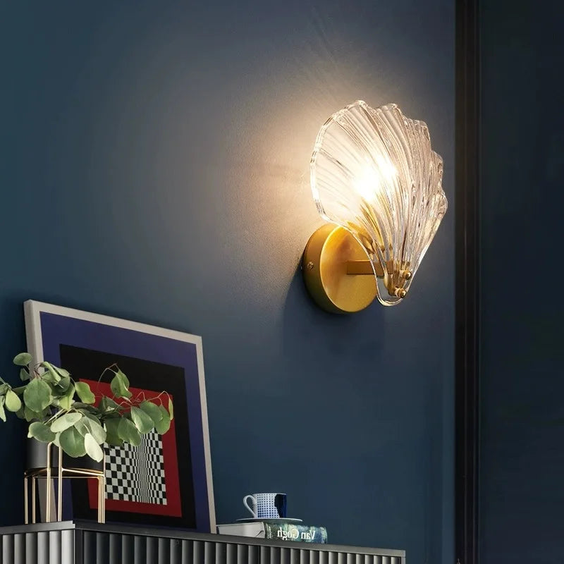 wandlamp van glas met schelpvormig ontwerp en e14 fitting