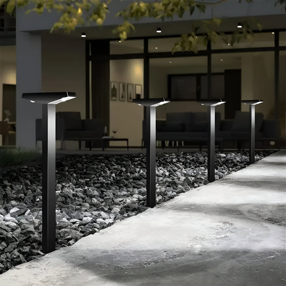 Solar tuinlamp voor buiten met grondpen in een moderne tuin