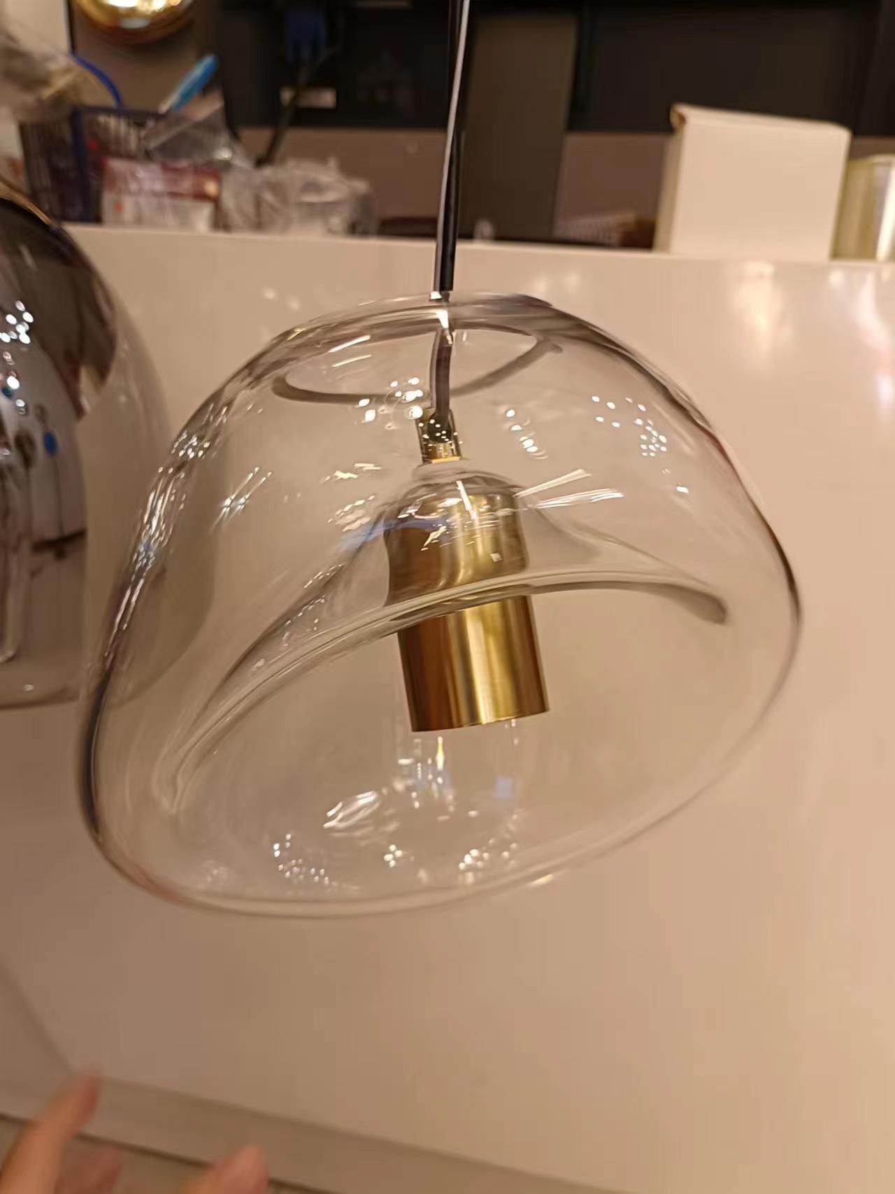 elegante hanglamp in de vorm van een waterdruppel