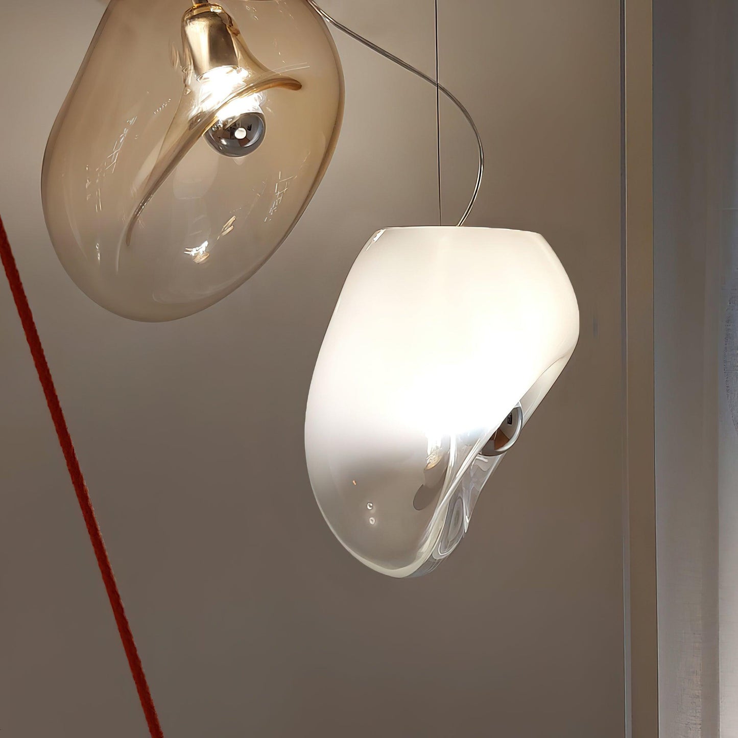 elegante hanglamp in de vorm van een waterdruppel