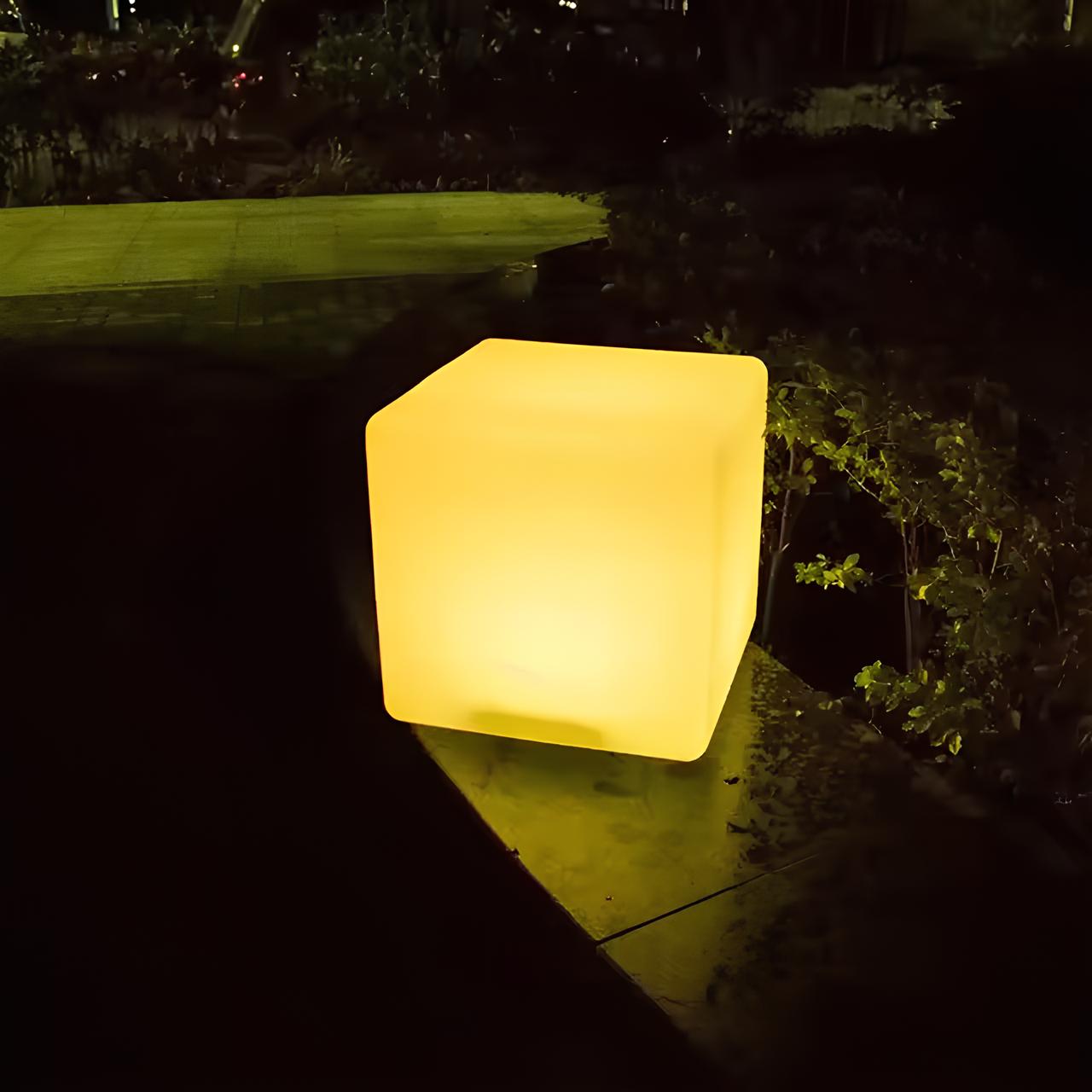 stijlvolle kubus tuinlamp voor een verbluffende buitensfeer