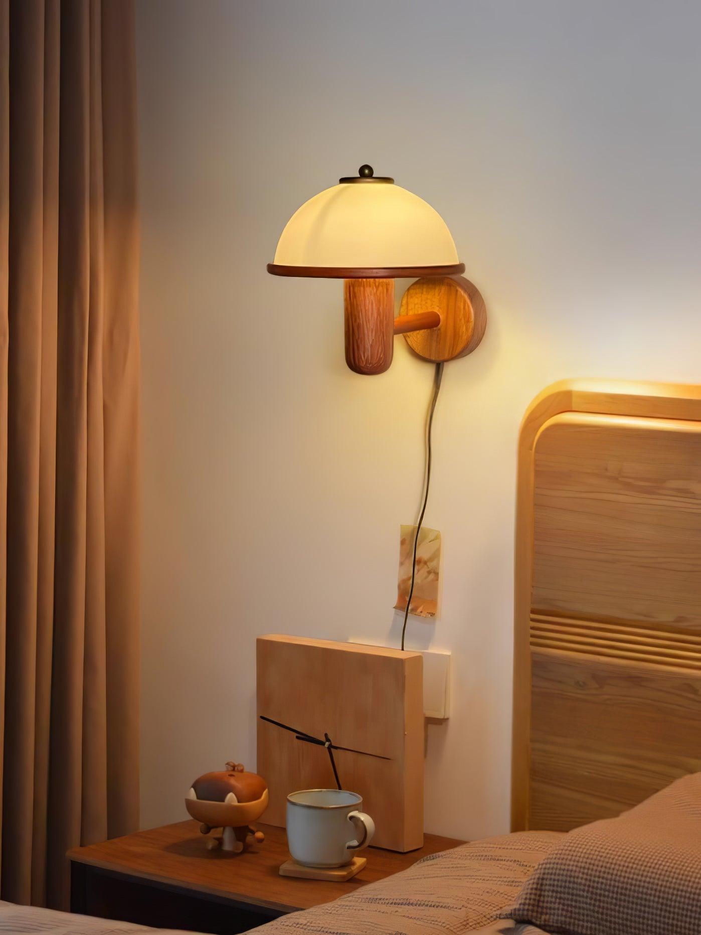 schitterende houten wandlamp in paddestoelvorm