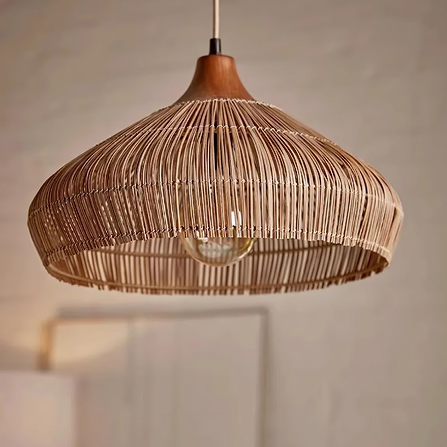 stijlvolle rotan hanglamp met rieten accenten