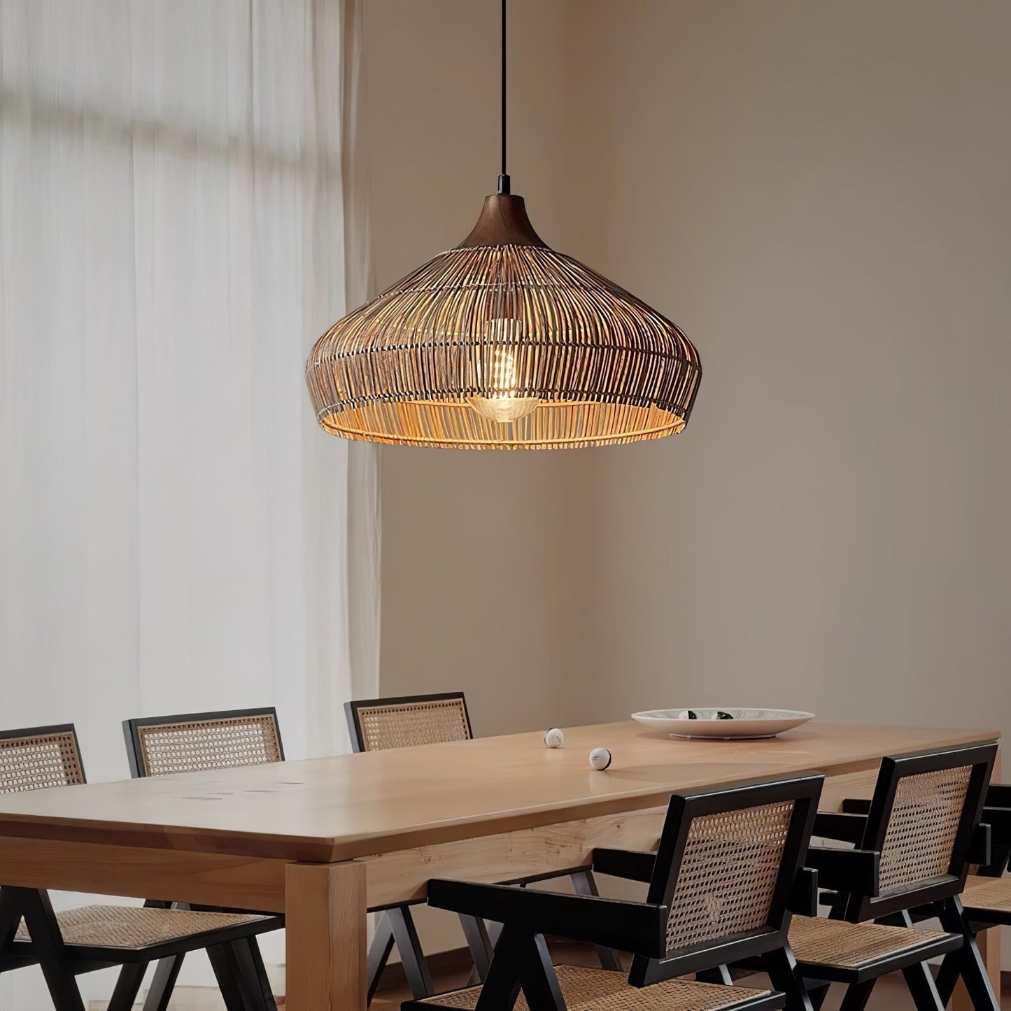 stijlvolle rotan hanglamp met rieten accenten