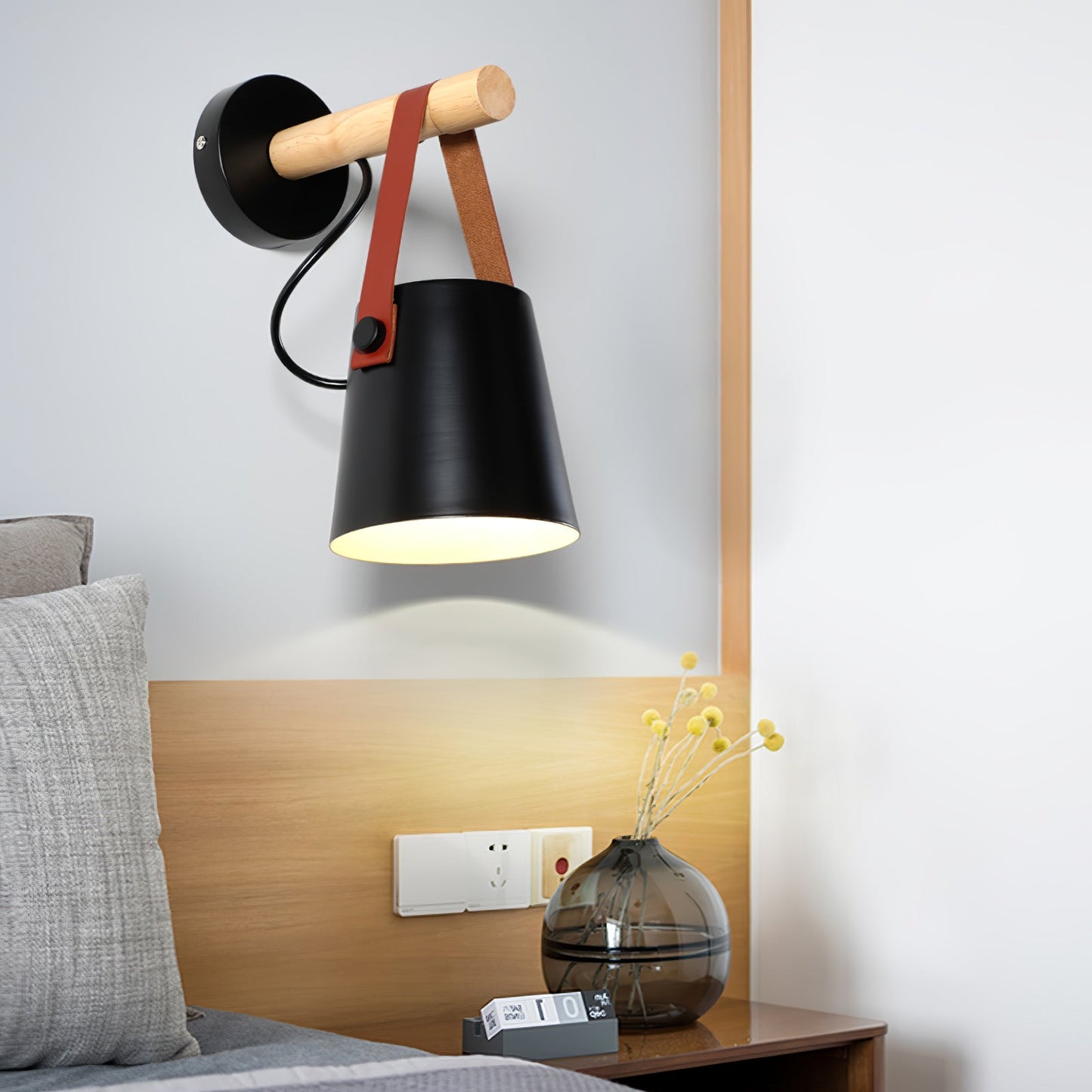 stijlvolle houten conische wandlamp voor een warme sfeer