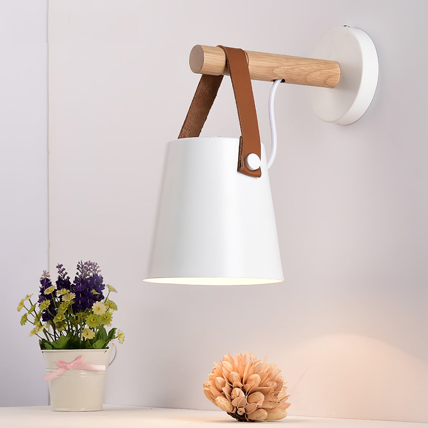 stijlvolle houten conische wandlamp voor een warme sfeer