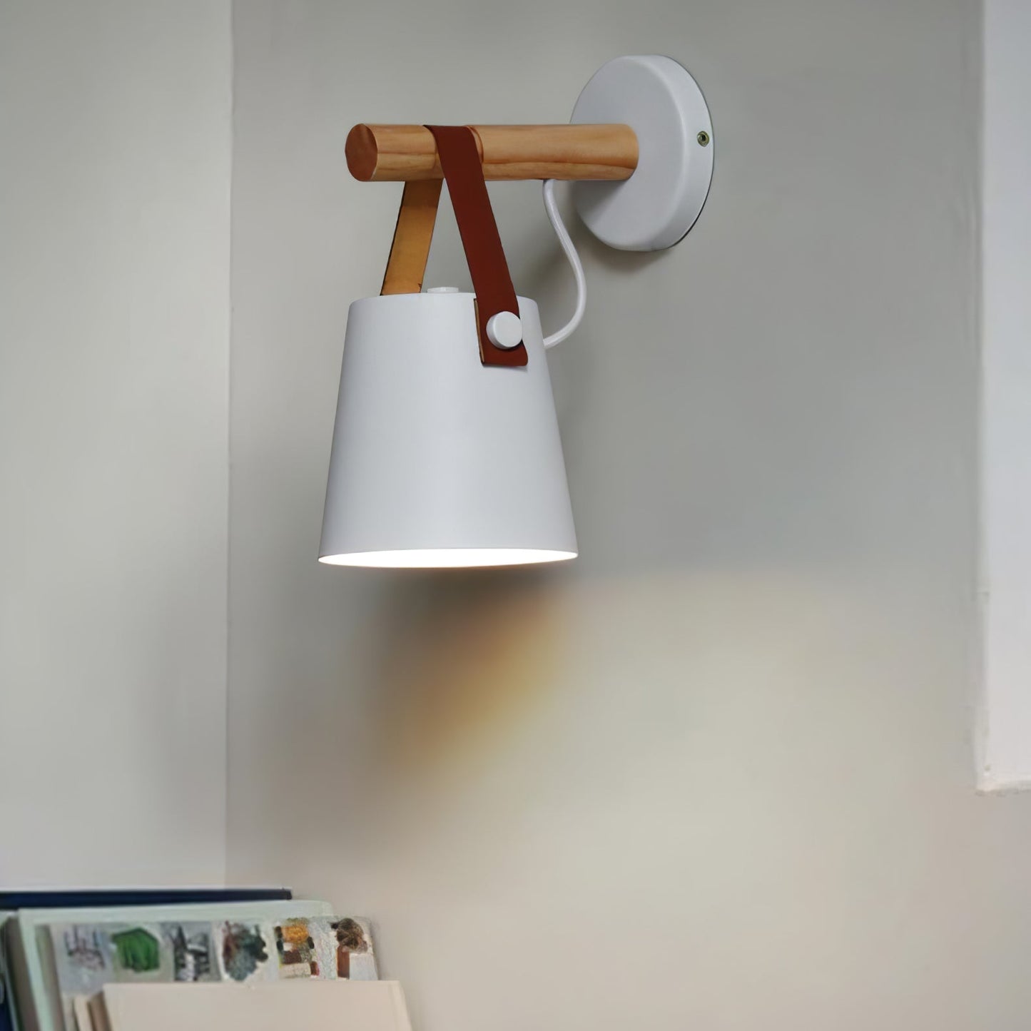 stijlvolle houten conische wandlamp voor een warme sfeer