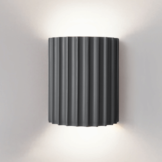 stijlvol halfrond wandlamp van hars voor een moderne woonkamer