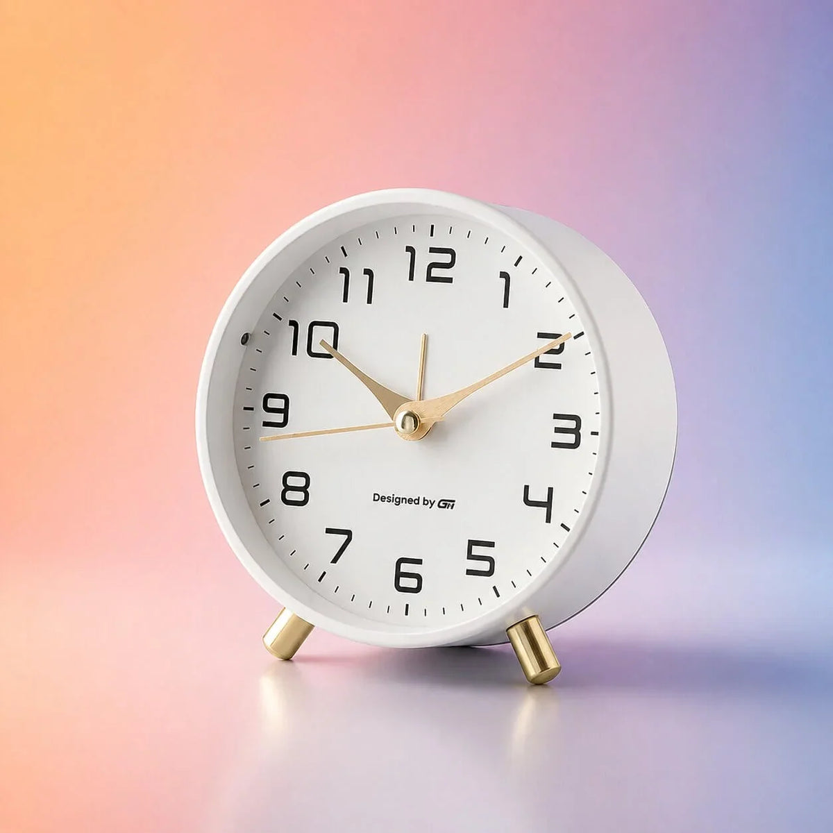 tafelklok met klassiek ontwerp en stil uurwerk