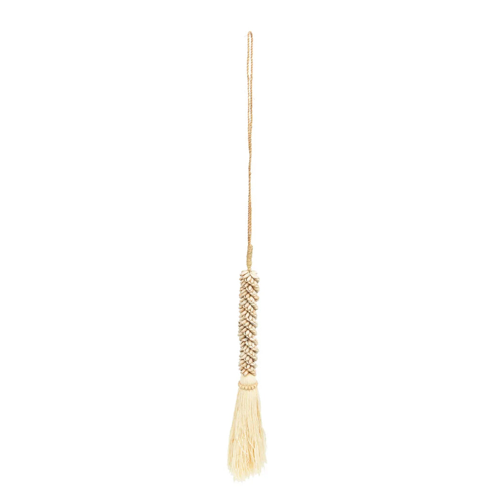 the cowrie &amp; cotton hanging decoration - natural