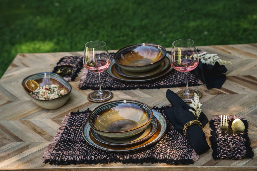 the oh my gee placemat - black copper - set of 4