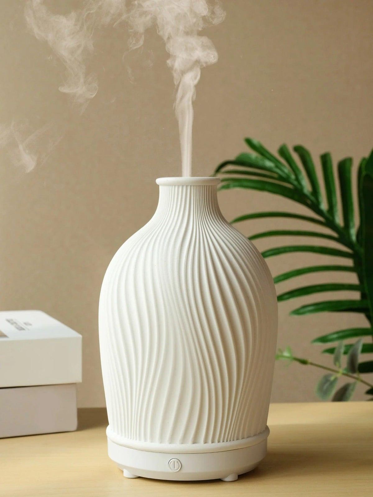 ultrasone aroma diffuser voor thuis op een neutrale ondergrond