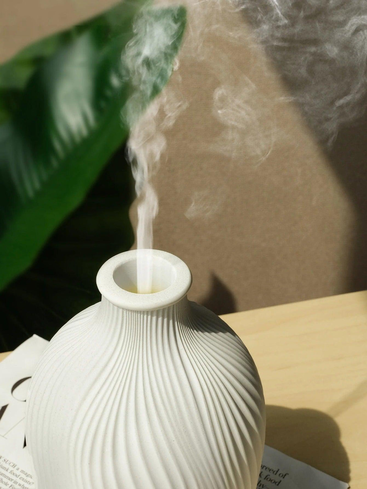 Aroma diffuser verspreidt een fijne nevel in huis