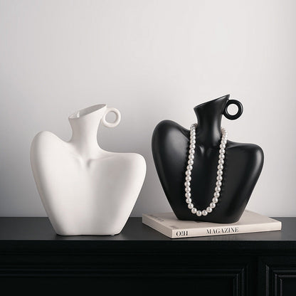 Decoratieve keramische vaas in lichaamsvorm