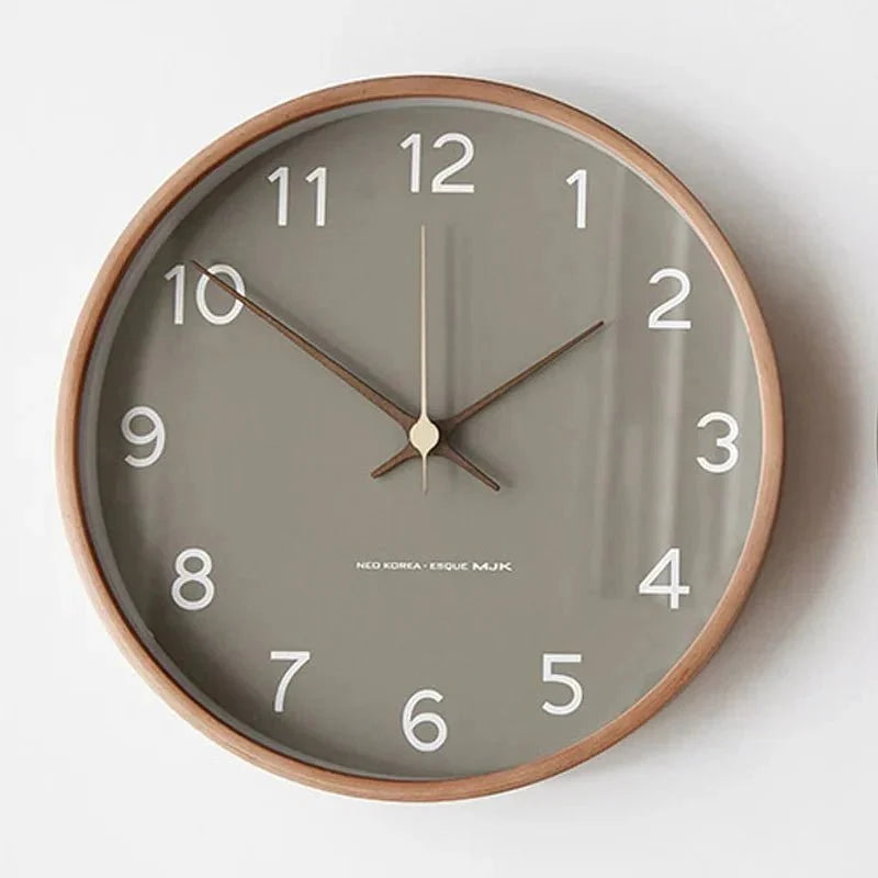 houten wandklok met glas in minimalistisch design
