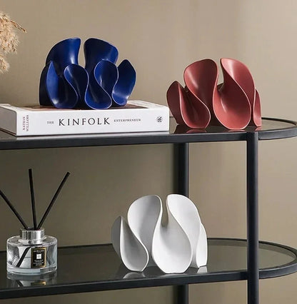 Decoratief kunstobject met bloemvormige details