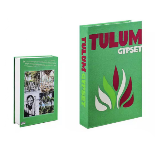 boekenkast ingericht met decoratieve boeken en accessoires