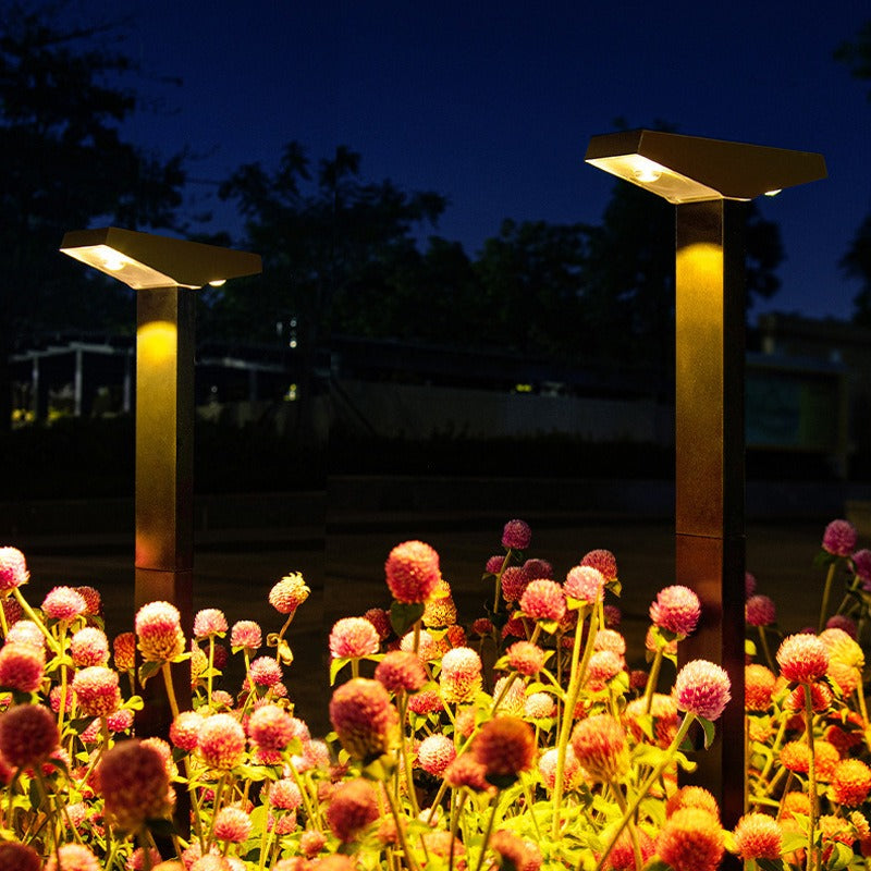 Solar padverlichting voor buiten in een nette tuinomgeving
