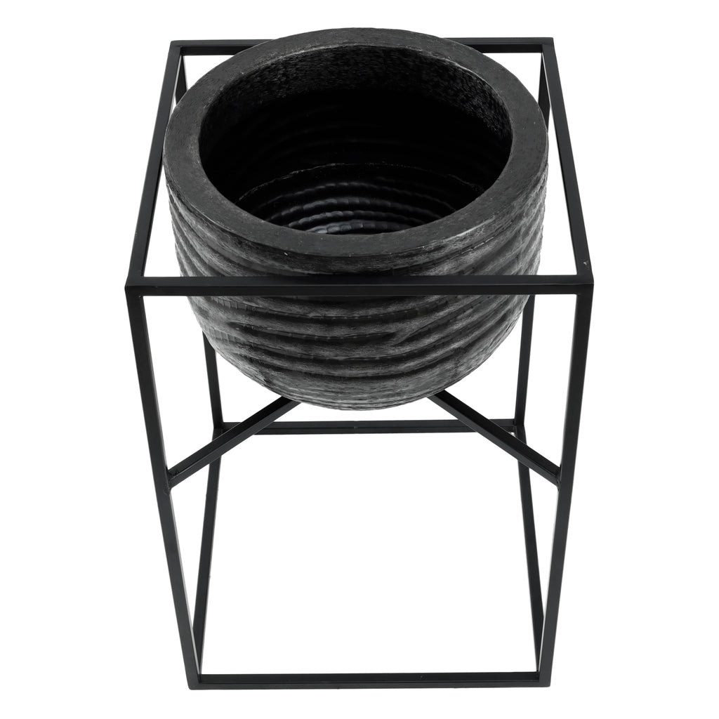 lesley black brush alu pot on black iron stand sv2.