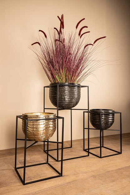 Lesley Black brush alu pot on black iron stand SV2.