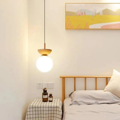 Strakke Scandinavische hanglamp van halfhout voor een moderne uitstraling