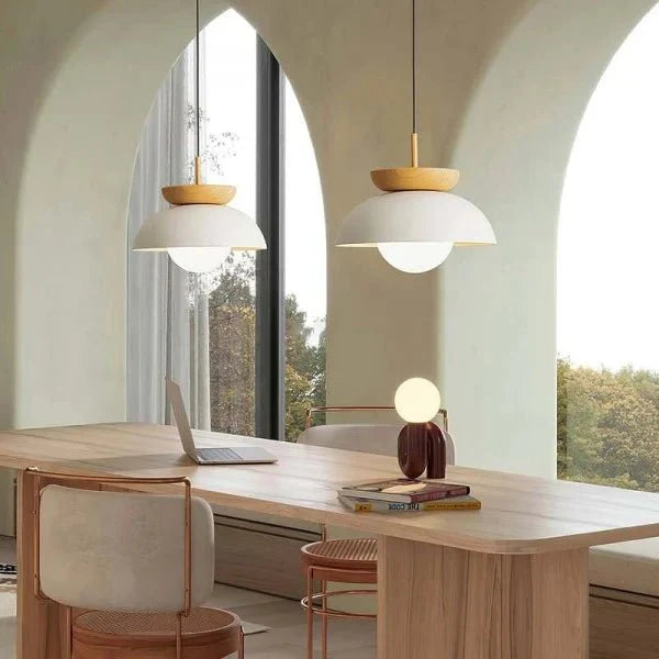 strakke scandinavische hanglamp van halfhout voor een moderne uitstraling