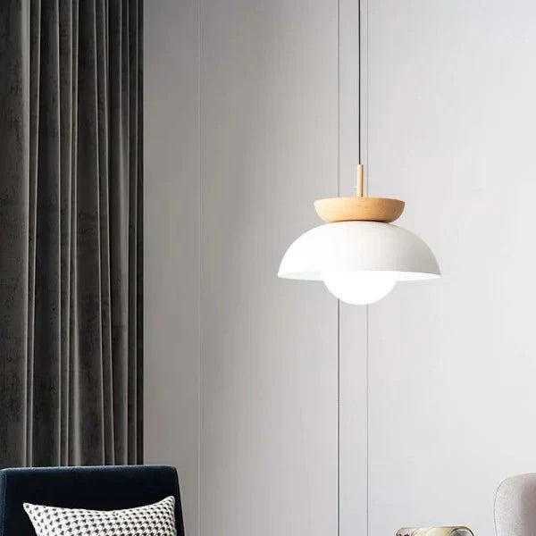 strakke scandinavische hanglamp van halfhout voor een moderne uitstraling