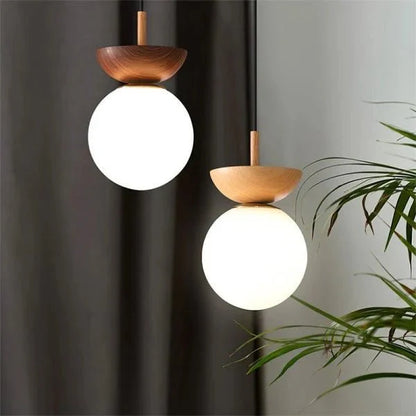 Strakke Scandinavische hanglamp van halfhout voor een moderne uitstraling