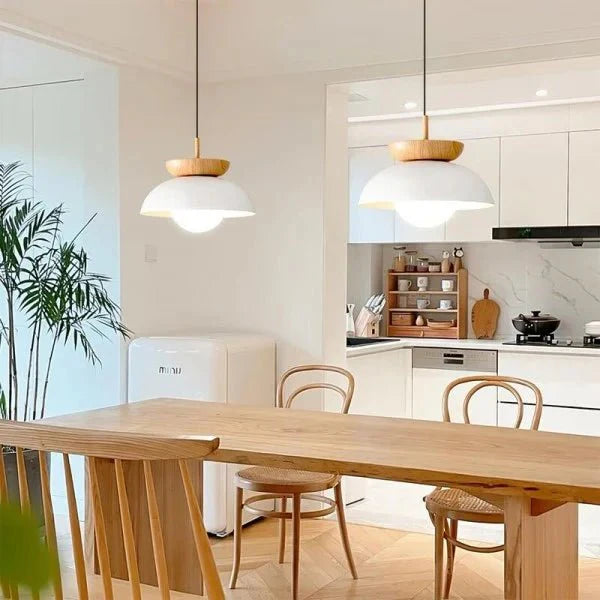 strakke scandinavische hanglamp van halfhout voor een moderne uitstraling