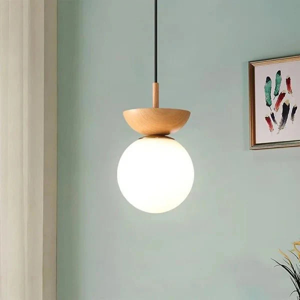 strakke scandinavische hanglamp van halfhout voor een moderne uitstraling