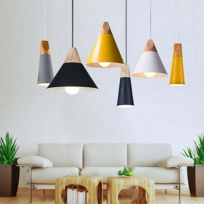 plafondlamp van metaal en hout met e27 fitting in nordische stijl