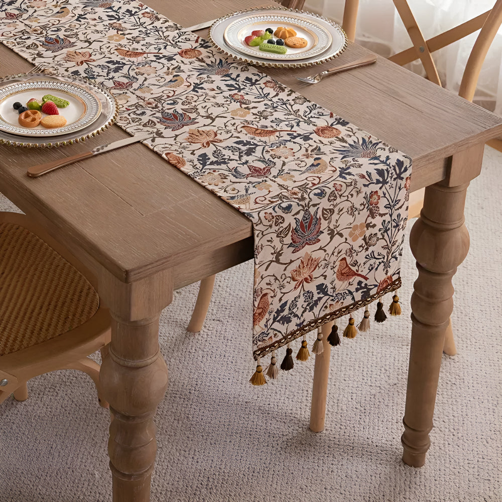 decoratieve jacquard tafelloper voor de eetkamertafel