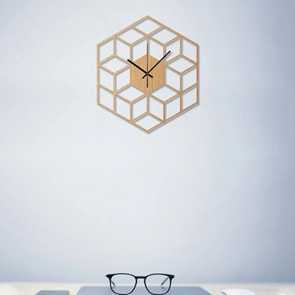 Detail van het zeshoekige ontwerp van de bamboe wandklok