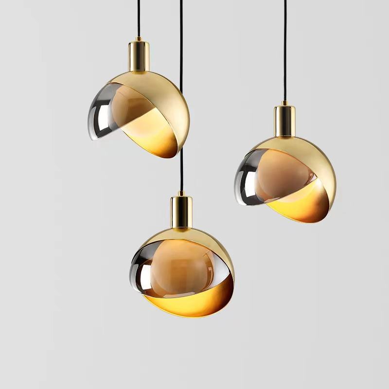 stijlvolle moderne gouden glazen hanglamp voor een elegante sfeer