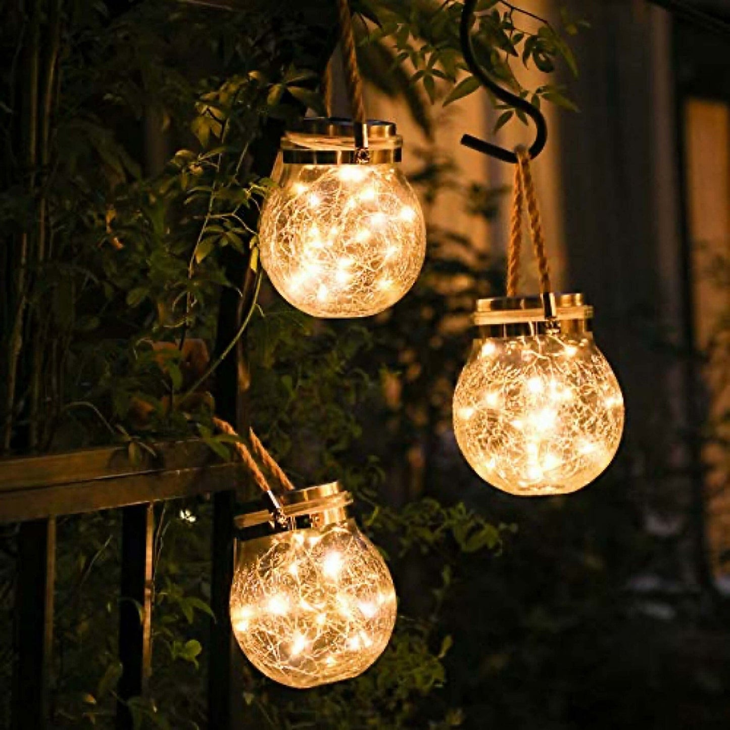 ontdek de magie van de nacht: 1+2 gratis solar glass lanterns!