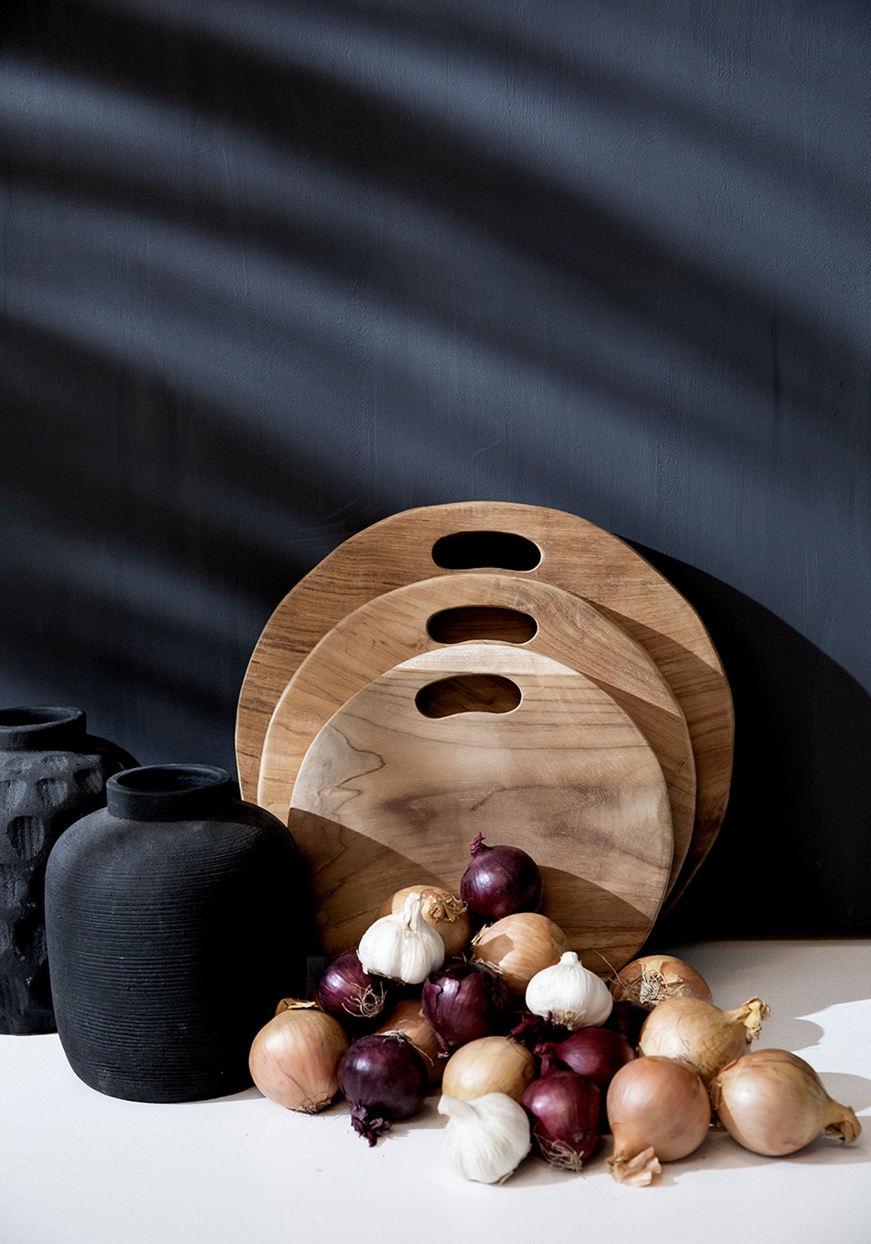 the teak root cutting board - m