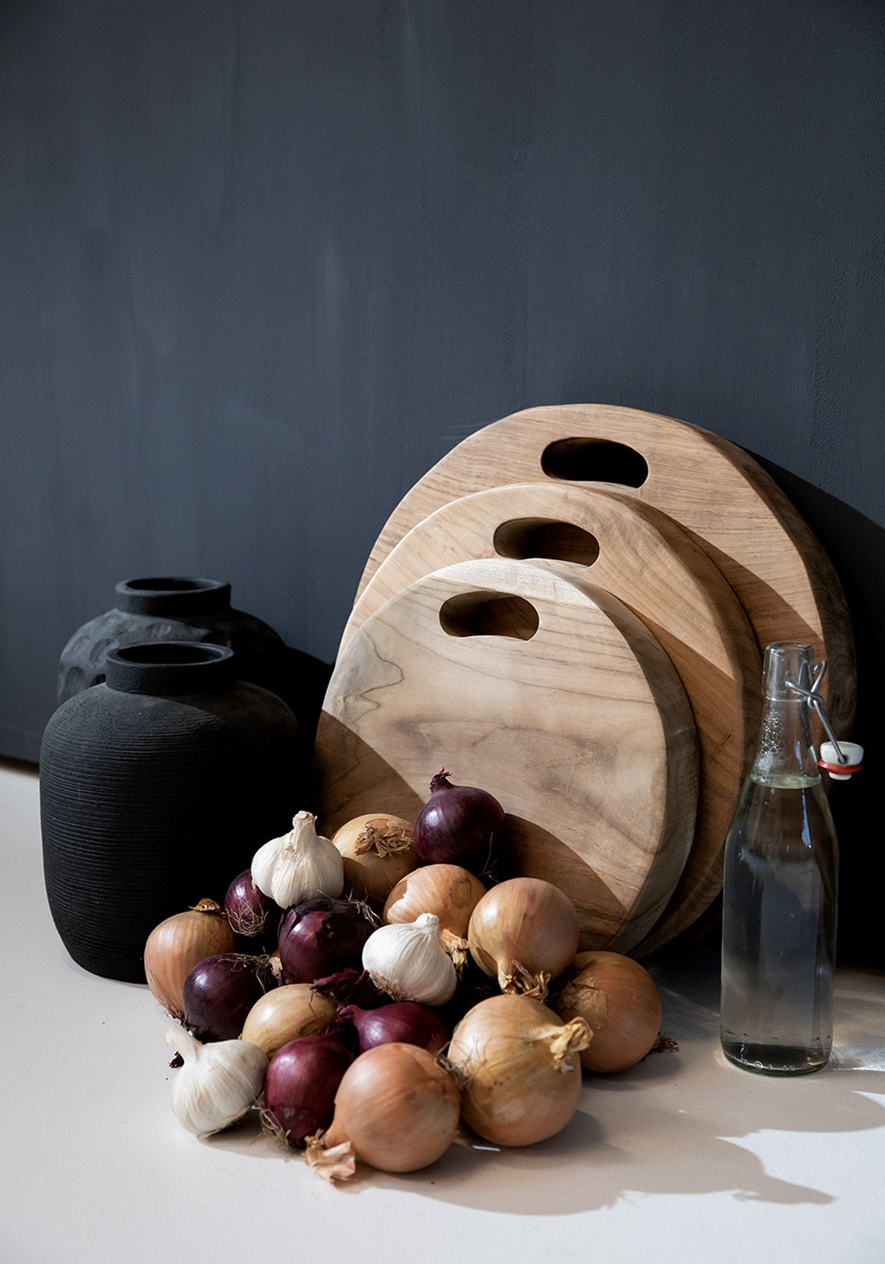 the teak root cutting board - m